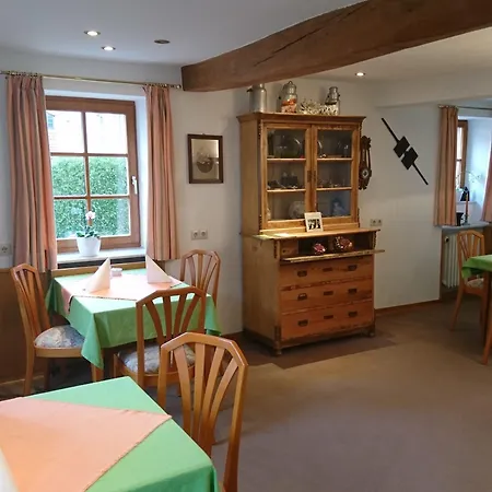 Fischer بيت ضيافة