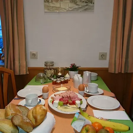 Fischer بيت ضيافة